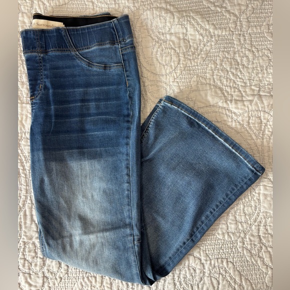 Soft Surroundings Pull On Flare Blue Jeans, Size Petite Large - Picture 1 of 10
